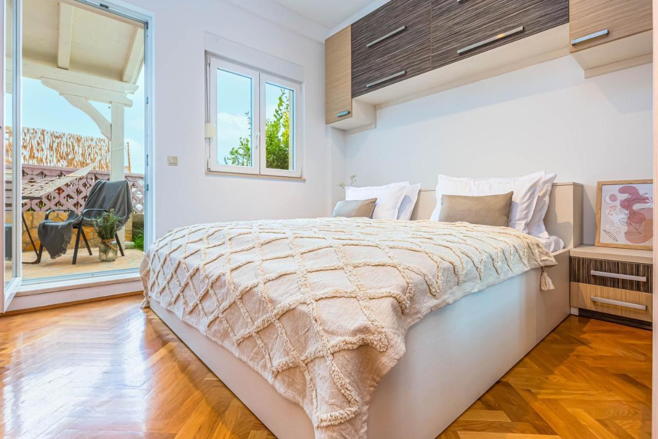Beachfront Apartment Jesenice  Esterno foto