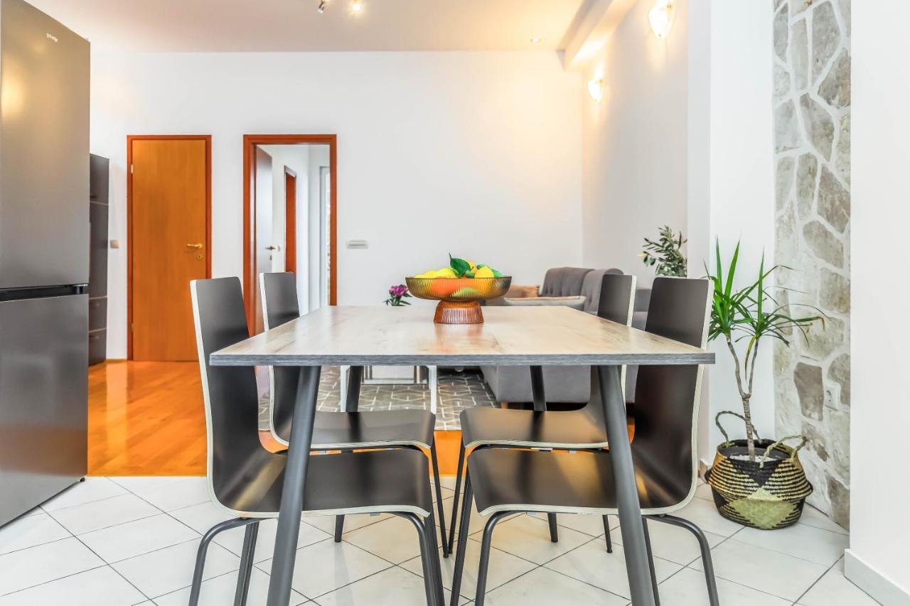 Beachfront Apartment Jesenice  Esterno foto