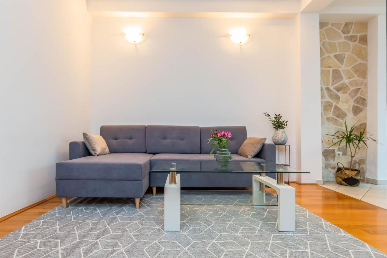 Beachfront Apartment Jesenice  Esterno foto