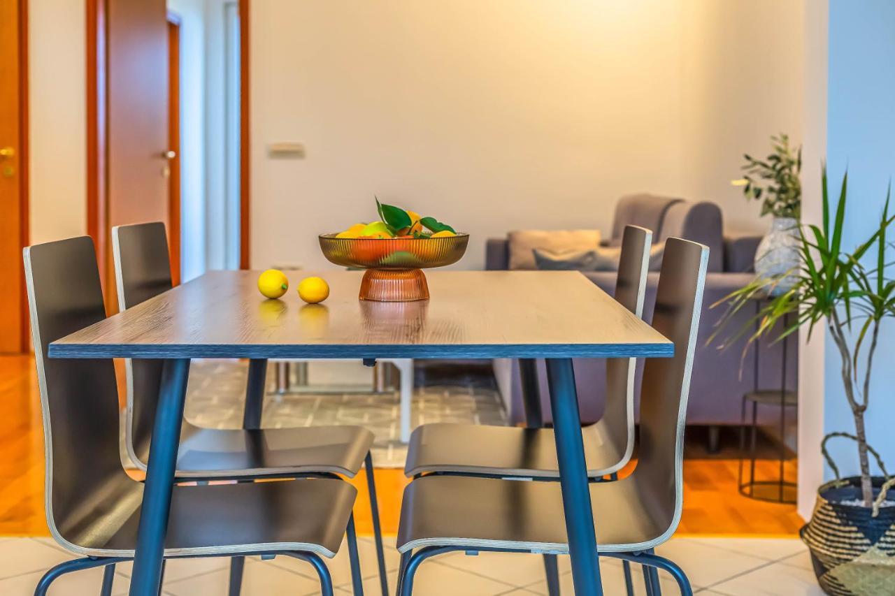Beachfront Apartment Jesenice  Esterno foto