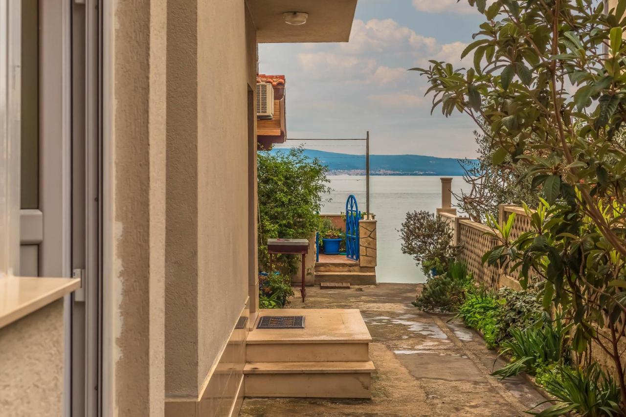 Beachfront Apartment Jesenice  Esterno foto